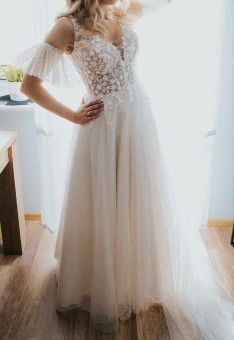 Suknia ślubna salon Nicole + długi welon