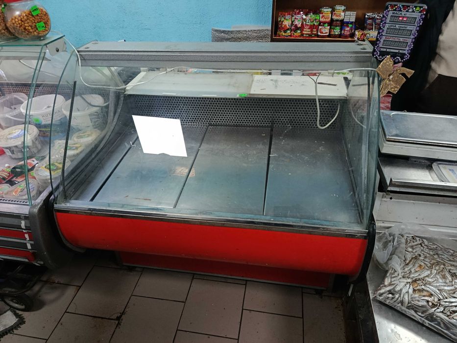 продам холодильную витрину