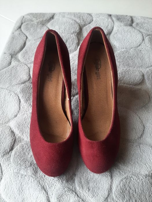 Buty na obcasie zamszowe