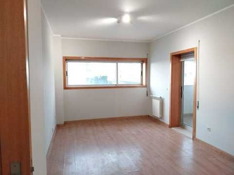 Apartamento T1 para arrendamento na Rua de Altino Domingues Moreira, 1º andar, Maia