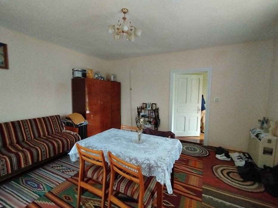 Чудовий будинок в курортному місті Косів на великій ділянці!