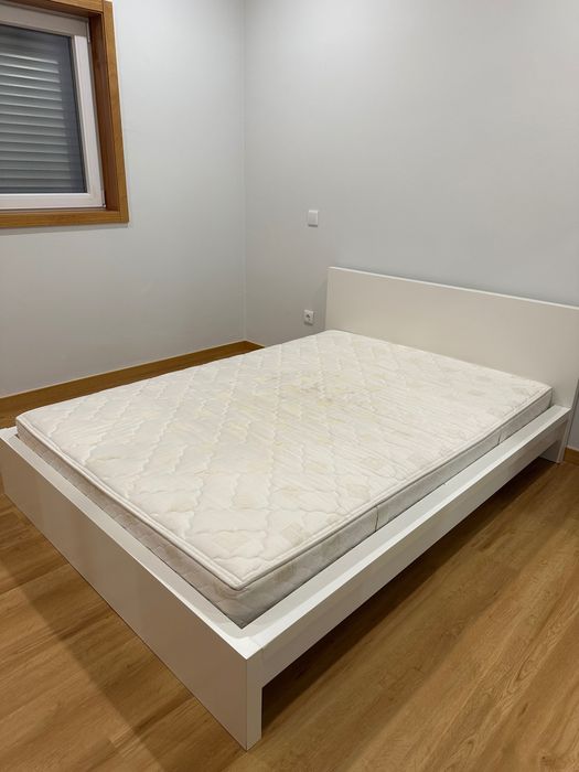 Cama MALM Ikea 140x200cm (com colchão)