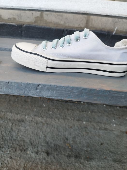 Продам кеди для дівчаток