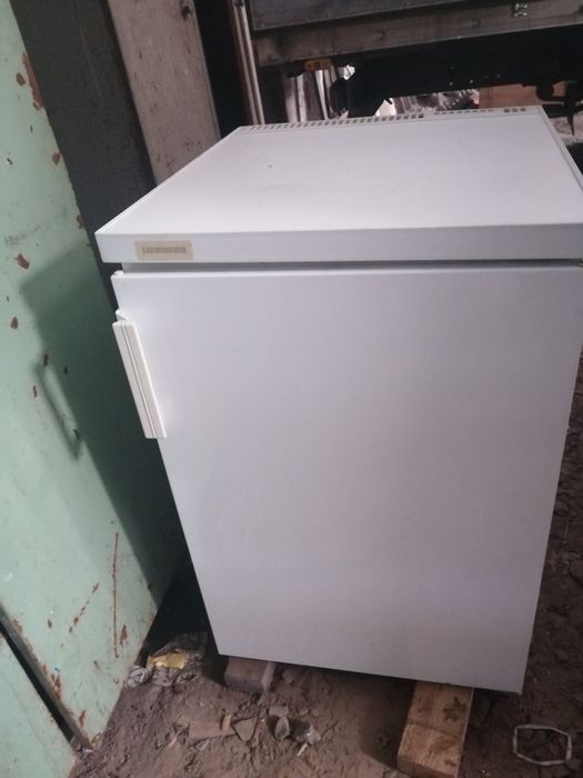 Продам маленький холодильник