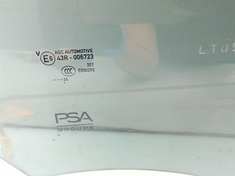 Vidro porta trás esquerdo PEUGEOT 208 II
