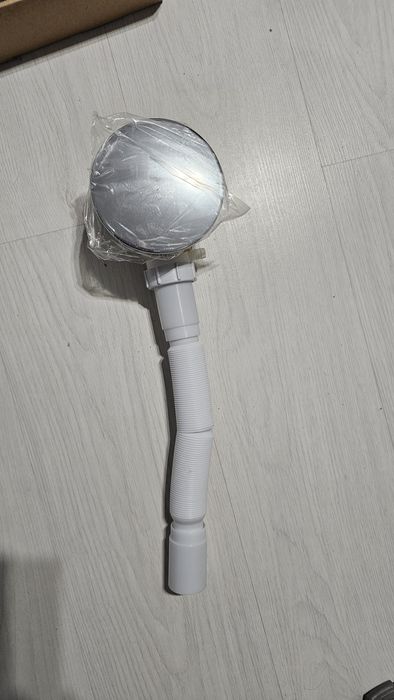 Syfon wanna, brodzik i bateria kuchenna.