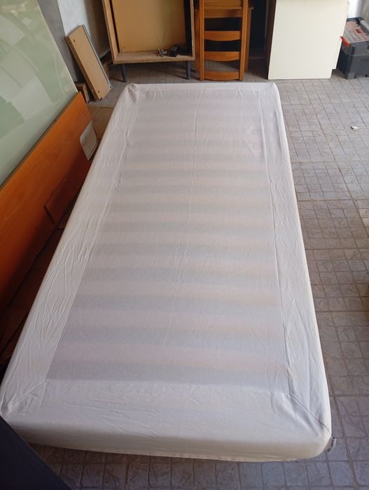 Cama solteiro em bom estado