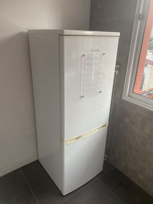 Frigorífico branco em bom estado