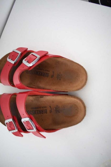 Birkenstock Klapki Arizona czerwone lakierowane 36