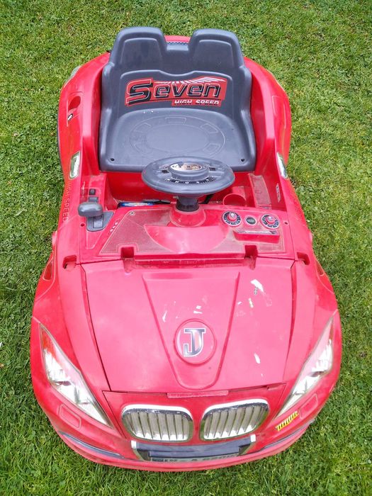 Samochód dziecięcy na akumulator czerwony