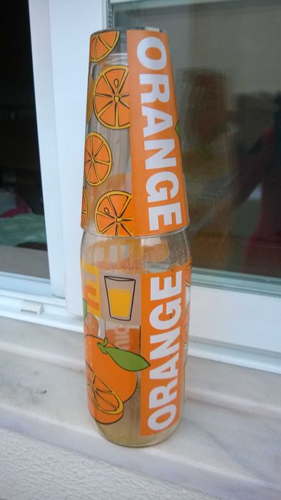 Conjunto garrafa e copo de vidro estampados para sumo de laranja