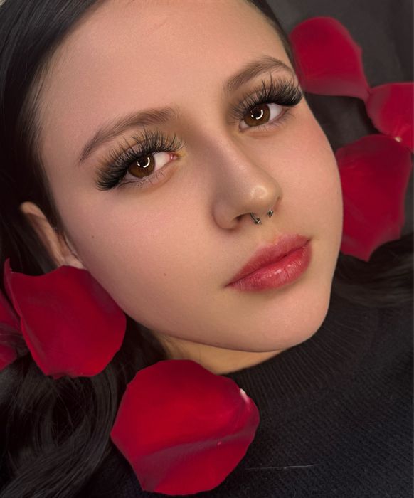 Нарощування вій корекція та фарбування брів