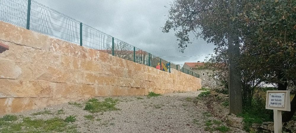 Muro em pedra rusticos