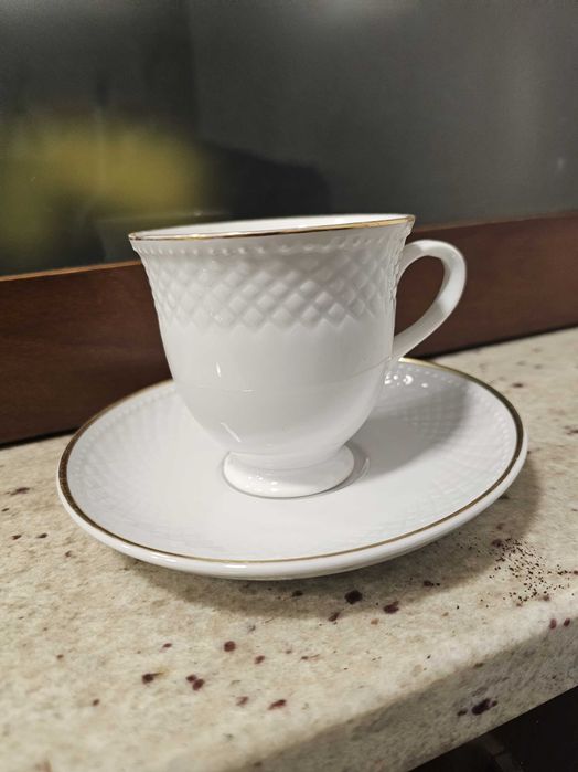 6 Coffee Cups and Coffee Maker475009409887784961