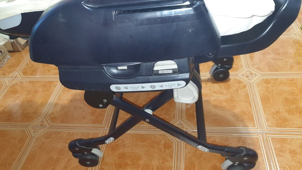 Стільчик для годування і колиска Combi