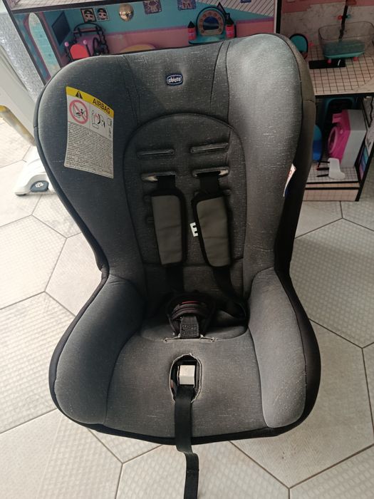 Автокрісло chicco 0-13 кг в гарному стані