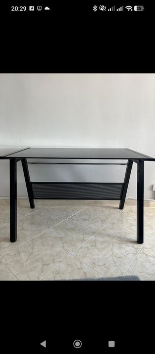 Secretaria com cadeira e candeeiro
