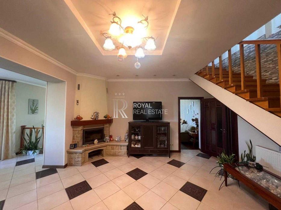 Продаж будинку 1 120 $ за м²  з басейном Хотянівка, газ, підвал, Вишгородський р-н