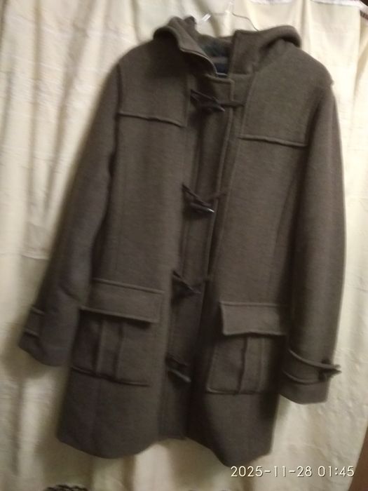 Тёмно-серое пальто с капюшоном
