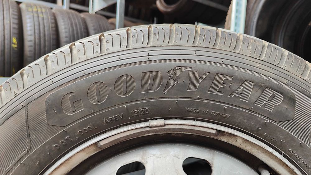 Opona 215/65R16C GOODYEAR EFFICIENT GRIP CARGO 106/104H 8,3mm 2020r x1