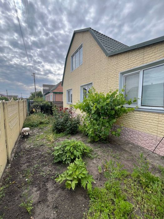 Продаємо затишний та комфортний будинок у зеленому с. Лозівок