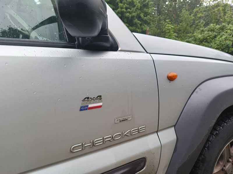 Samochód terenowy Jeep Cherokee Liberty KJ 2,5 CRDi 2004 r. manualna hak 4x4 napędy oraz reduktor sprawne przegląd do 03.27 r. OC do 06.27 r.