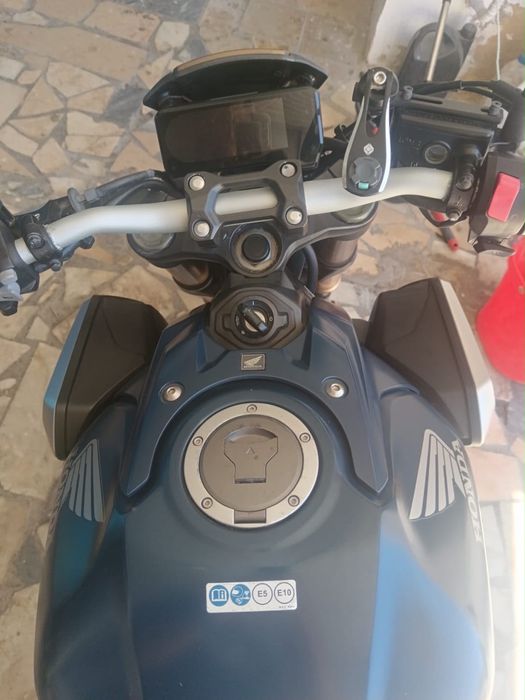 HONDA CB650R.