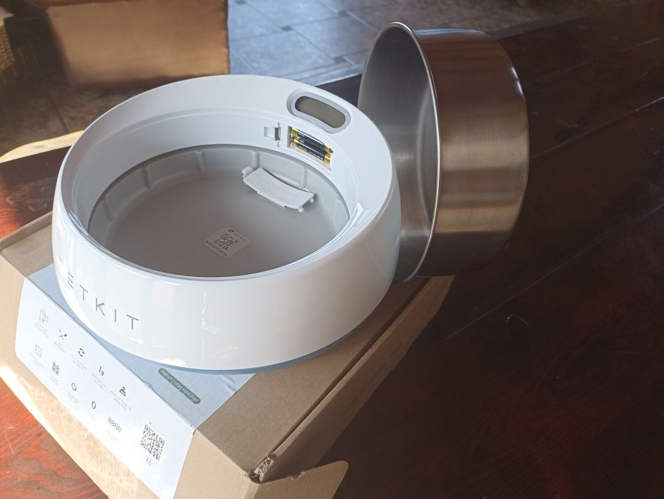 "Умная" кормушка PETKIT.