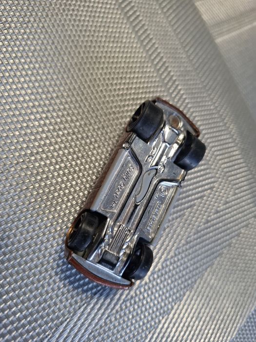 Hot wheels model samochodu skala 1:64