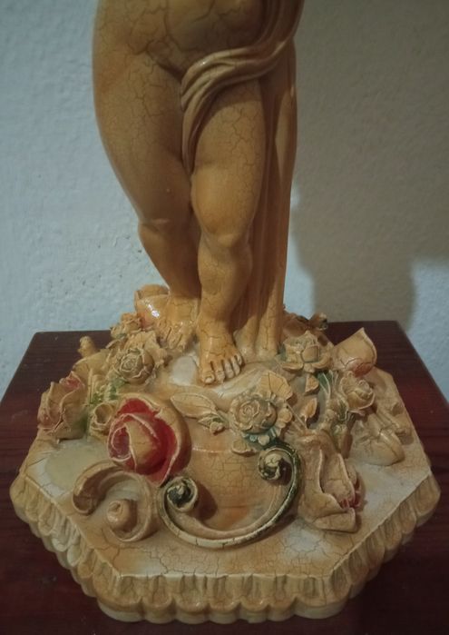 Floreira ou pequena mesa em marfinite