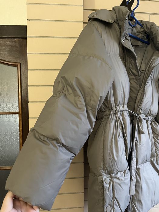 Продам пуховик з утяжками