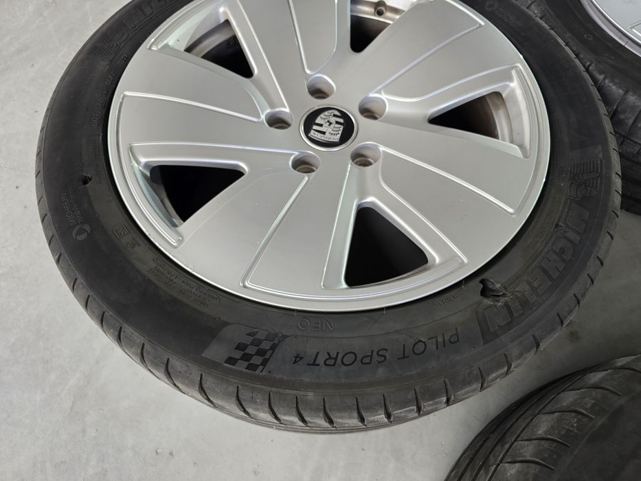 Jantes Originais com Pneus Porsche Taycan Michelin Pilot Sport 4 225/55 R19 e 275/45 R19