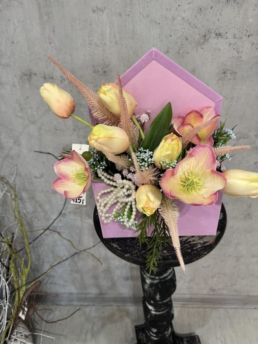 Wiosenny flowerbox w welurowej kopercie.