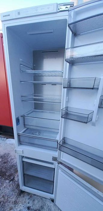 Вбудований холодильник Samsung BRB30705DWW—No Frost, інвертор, 193.5см