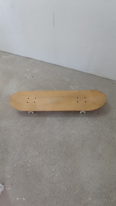 Skate com base de madeira