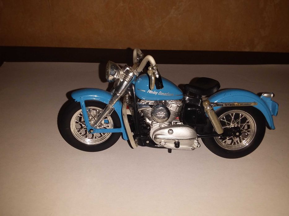 Модель Мотоцикл игрушечный