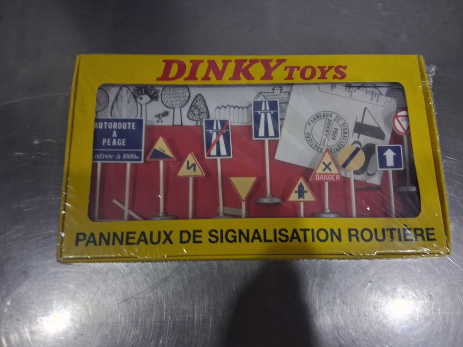 Sinais Dink e toys brinquedo antigo
