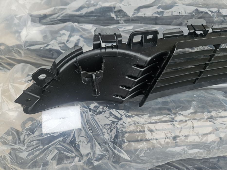 Решётка переднего бампера гриль Tesla Model Y 1493759