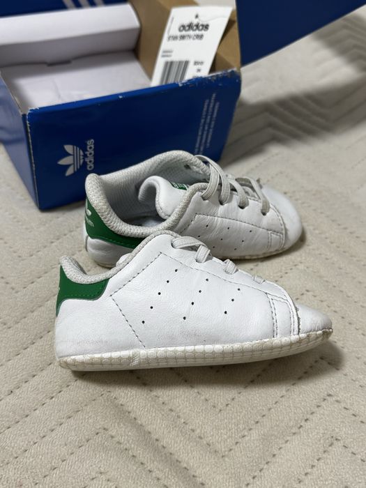Дитяче взуття кросівки adidas 19 розмір