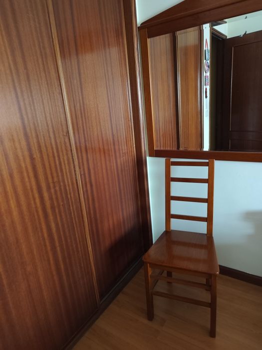 Cadeira em madeira pinho mel