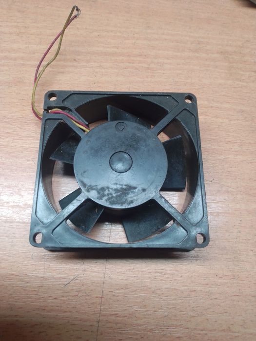 Продам вентилятор на 12вольт