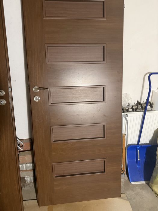 Drzwi wewnętrzne 3 kpl z ościeżnicami 2x80 1x90 kolor kasztan