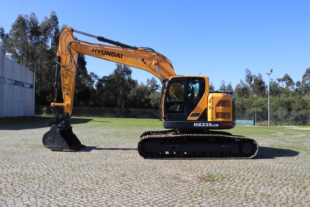 2017 Hyundai HX235LCR Escavadora Giratória de Rastos