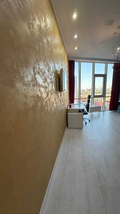 Купите элитную квартиру с ремонтом  в самом центре, 18 жемчужина, 48м.