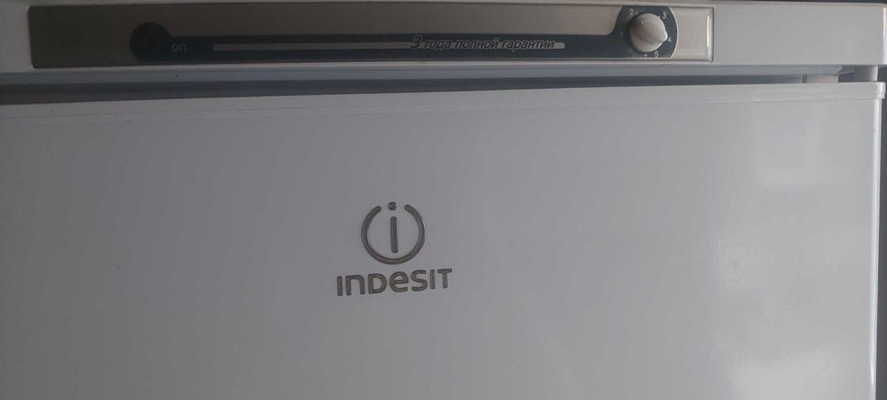Холодильник indesit
