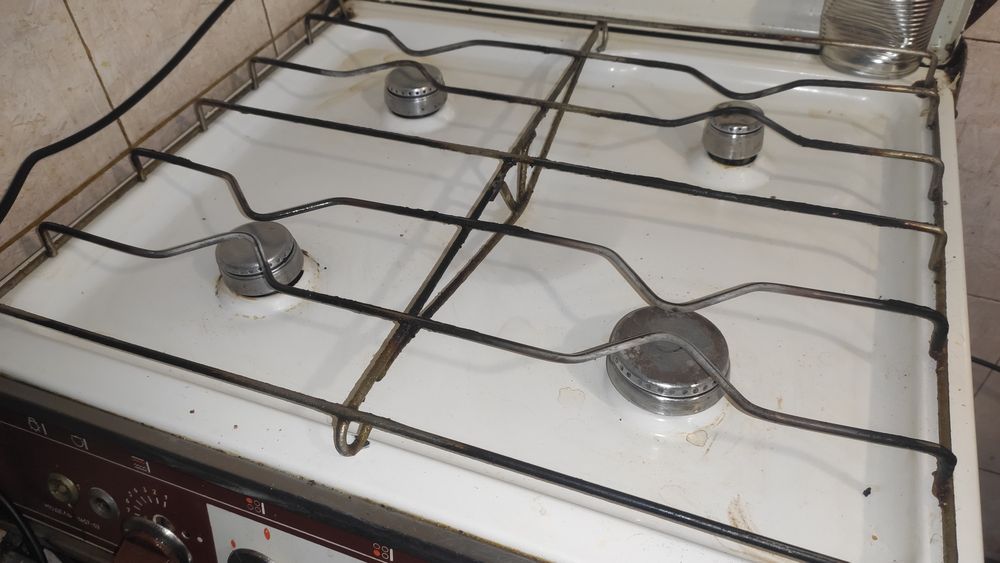 Продам газовую плиту
