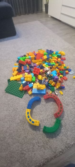 Caixa  com muitos legos