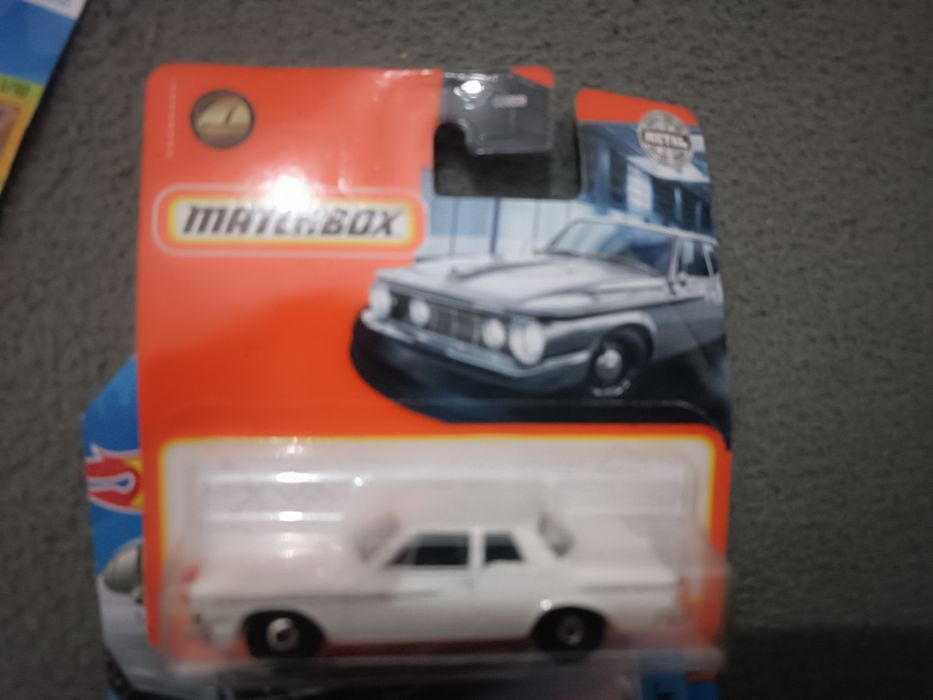 Hot Wheels em cartela
