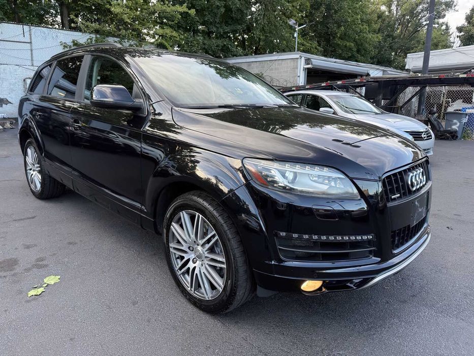 Audi Q7      2015