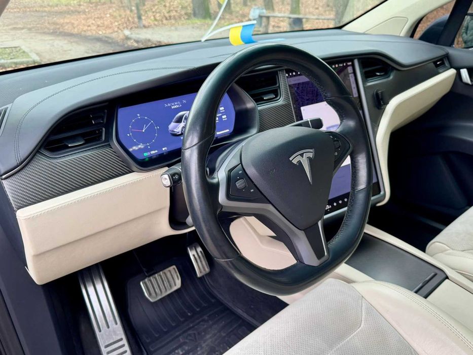 Tesla Model X 2018 рік